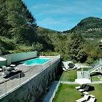 Vista Dolce Isola _ Lakeview Pool, Terrace & Garden 펜션