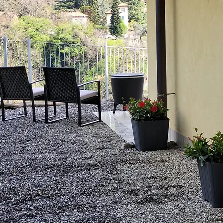 Vista Dolce Isola _ Lakeview Pool, Terrace & Garden בית נופש ארגגנו